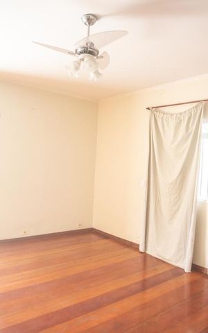 Casa à venda com 398m², 3 quartos e 8 vagas Casa à venda com 398m², 3 quartos e 8 vagasSala de estar