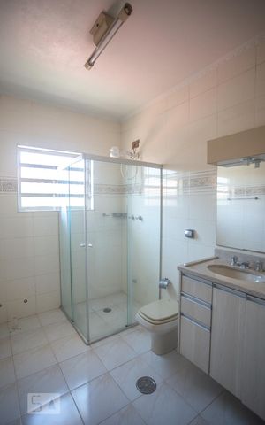 Casa à venda com 398m², 3 quartos e 8 vagas Casa à venda com 398m², 3 quartos e 8 vagasBanheiro