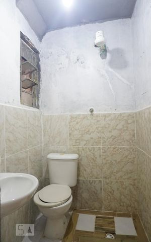 Casa para alugar com 12m², 2 quartos e sem vagaBanheiro
