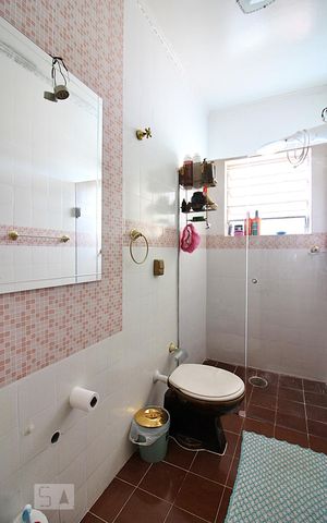 Casa à venda com 181m², 2 quartos e 4 vagasBanheiro do Quarto 1 - Suíte