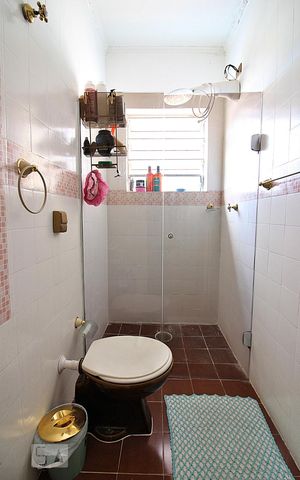 Casa à venda com 181m², 2 quartos e 4 vagasBanheiro do Quarto 1 - Suíte