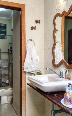 Casa à venda com 160m², 3 quartos e 2 vagas Casa à venda com 160m², 3 quartos e 2 vagasBanheiro