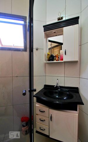 Casa à venda com 162m², 3 quartos e 4 vagasBanheiro da Suíte 2