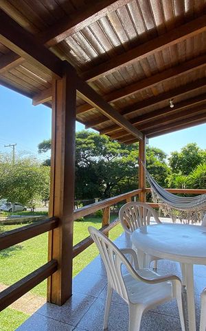 Casa à venda com 75m², 2 quartos e 2 vagasSacada da Sala