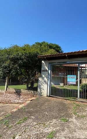 Casa à venda com 75m², 2 quartos e 2 vagasFachada