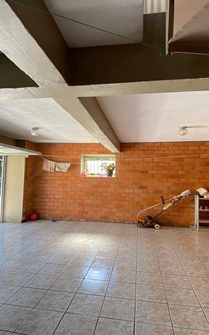 Casa à venda com 75m², 2 quartos e 2 vagasGaragem