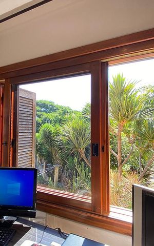 Casa à venda com 75m², 2 quartos e 2 vagasJanela do Quarto 1 - Suíte