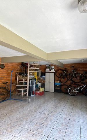 Casa à venda com 75m², 2 quartos e 2 vagasGaragem
