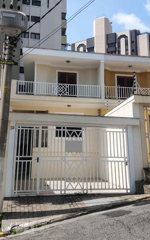 Casa à venda com 140m², 4 quartos e 2 vagas Casa à venda com 140m², 4 quartos e 2 vagasFachada