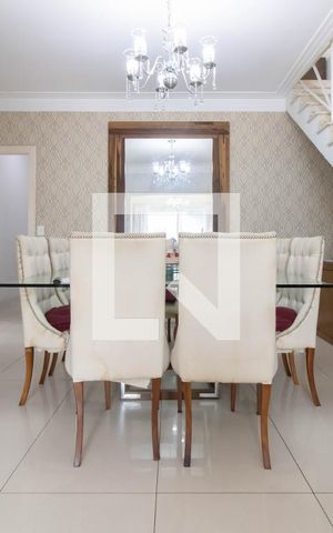 Casa para alugar com 263m², 5 quartos e 3 vagas Casa para alugar com 263m², 5 quartos e 3 vagasSala