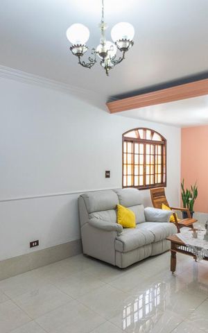 Casa para alugar com 198m², 4 quartos e 2 vagas Casa para alugar com 198m², 4 quartos e 2 vagasSala