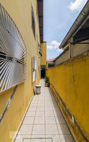 Casa para alugar com 198m², 4 quartos e 2 vagas Casa para alugar com 198m², 4 quartos e 2 vagasCorredor