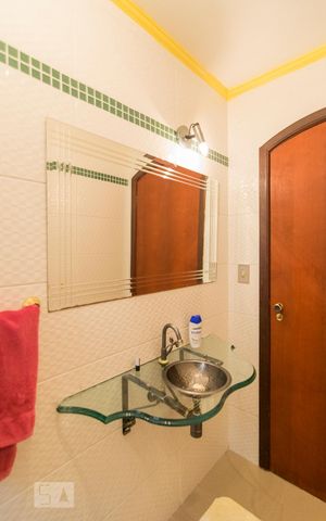 Casa para alugar com 198m², 4 quartos e 2 vagas Casa para alugar com 198m², 4 quartos e 2 vagasLavabo