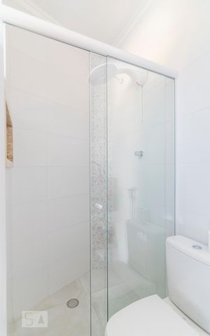 Casa para alugar com 198m², 4 quartos e 2 vagas Casa para alugar com 198m², 4 quartos e 2 vagasBanheiro