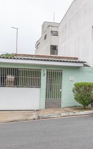 Casa à venda com 162m², 2 quartos e 3 vagas Casa à venda com 162m², 2 quartos e 3 vagasFachada