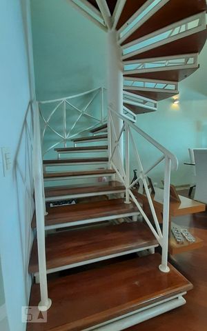 Casa à venda com 460m², 4 quartos e 6 vagasEsccadas