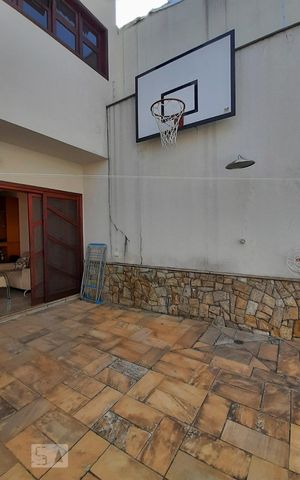 Casa à venda com 460m², 4 quartos e 6 vagasBasket 