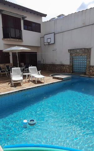 Casa à venda com 460m², 4 quartos e 6 vagasPiscina