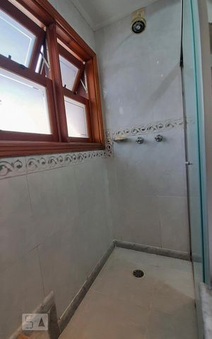 Casa à venda com 460m², 4 quartos e 6 vagasBanheiro Suite Master
