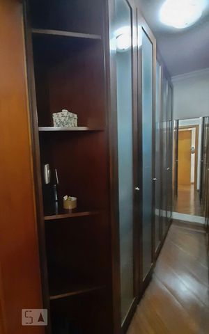 Casa à venda com 460m², 4 quartos e 6 vagasCloset Suite Master