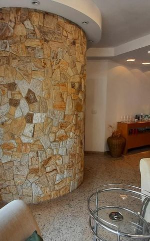 Casa à venda com 460m², 4 quartos e 6 vagas Sala 1
