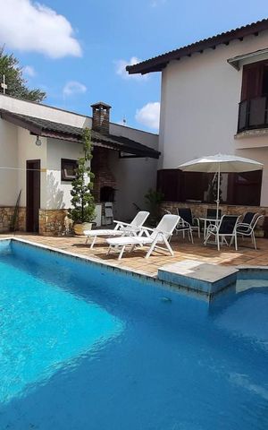 Casa à venda com 460m², 4 quartos e 6 vagasPiscina