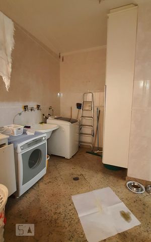 Casa à venda com 460m², 4 quartos e 6 vagasLavanderia