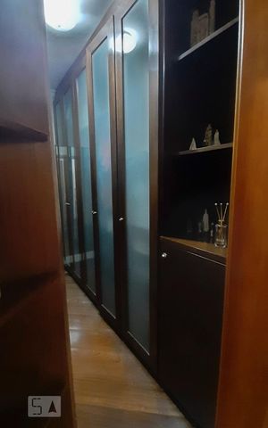 Casa à venda com 460m², 4 quartos e 6 vagasCloset Suite Master