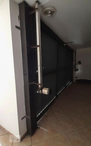 Casa à venda com 460m², 4 quartos e 6 vagasPortao Automatico 1