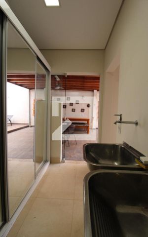 Casa à venda com 240m², 3 quartos e 4 vagasÁrea de Serviço