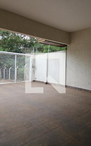 Casa à venda com 240m², 3 quartos e 4 vagasEntrada e Garagem