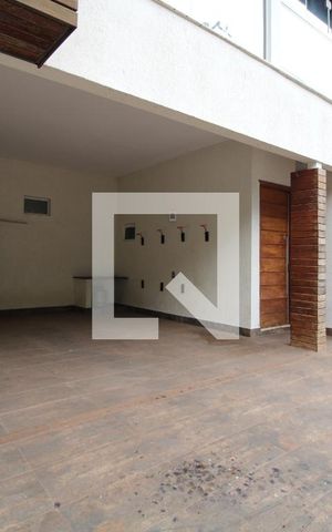 Casa à venda com 240m², 3 quartos e 4 vagasEntrada e Garagem