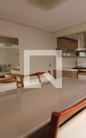 Casa à venda com 240m², 3 quartos e 4 vagasCozinha e sala de jantar