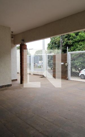 Casa à venda com 240m², 3 quartos e 4 vagasEntrada e Garagem