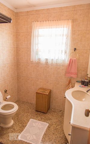 Casa à venda com 157m², 3 quartos e 3 vagas Casa à venda com 157m², 3 quartos e 3 vagasBanheiro Social