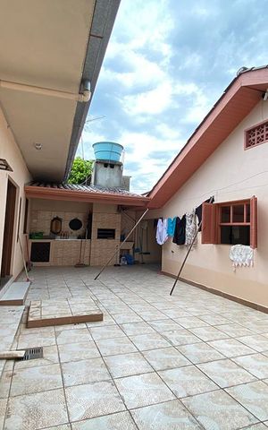 Casa à venda com 280m², 4 quartos e 4 vagas Área de Serviço