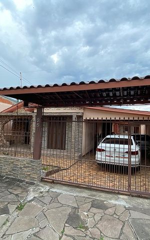 Casa à venda com 280m², 4 quartos e 4 vagasFachada