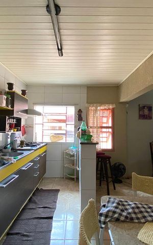 Casa à venda com 280m², 4 quartos e 4 vagasCozinha