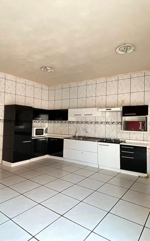 Casa à venda com 280m², 4 quartos e 4 vagasCozinha
