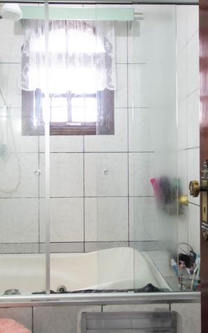 Casa à venda com 90m², 2 quartos e 2 vagas Casa à venda com 90m², 2 quartos e 2 vagasBanheiro