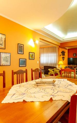 Casa à venda com 269m², 3 quartos e 5 vagas Casa à venda com 269m², 3 quartos e 5 vagasSala de jantar