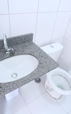Apartamento à venda com 38m², 2 quartos e 1 vagaDetalhe do banheiro