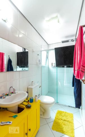 Apartamento à venda com 220m², 3 quartos e 3 vagas Apartamento à venda com 220m², 3 quartos e 3 vagasBanheiro da suíte