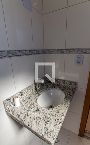 Casa de condomínio à venda com 60m², 2 quartos e 1 vaga Casa de condomínio à venda com 60m², 2 quartos e 1 vagaBanheiro da Suíte 2