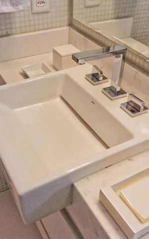 Apartamento à venda com 120m², 2 quartos e 2 vagas Apartamento à venda com 120m², 2 quartos e 2 vagasBanheiro da suíte 2