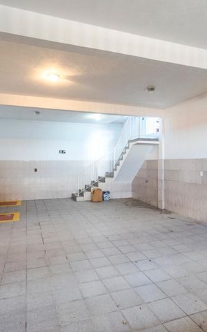 Casa à venda com 400m², 5 quartos e 8 vagas Casa à venda com 400m², 5 quartos e 8 vagasGaragem subterrânea