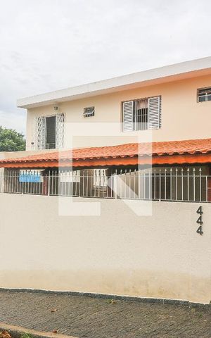 Casa para alugar com 220m², 3 quartos e 2 vagas Casa para alugar com 220m², 3 quartos e 2 vagasFachada