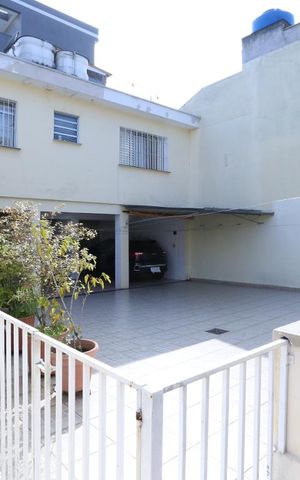 Casa à venda com 300m², 4 quartos e 5 vagasEntrada Casa 2
