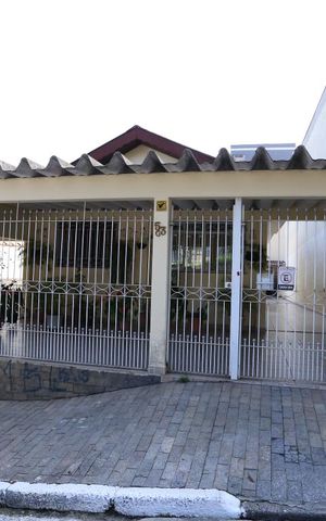 Casa à venda com 300m², 4 quartos e 5 vagasFachada