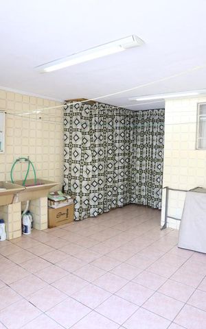 Casa à venda com 300m², 4 quartos e 5 vagasÁrea de Serviço